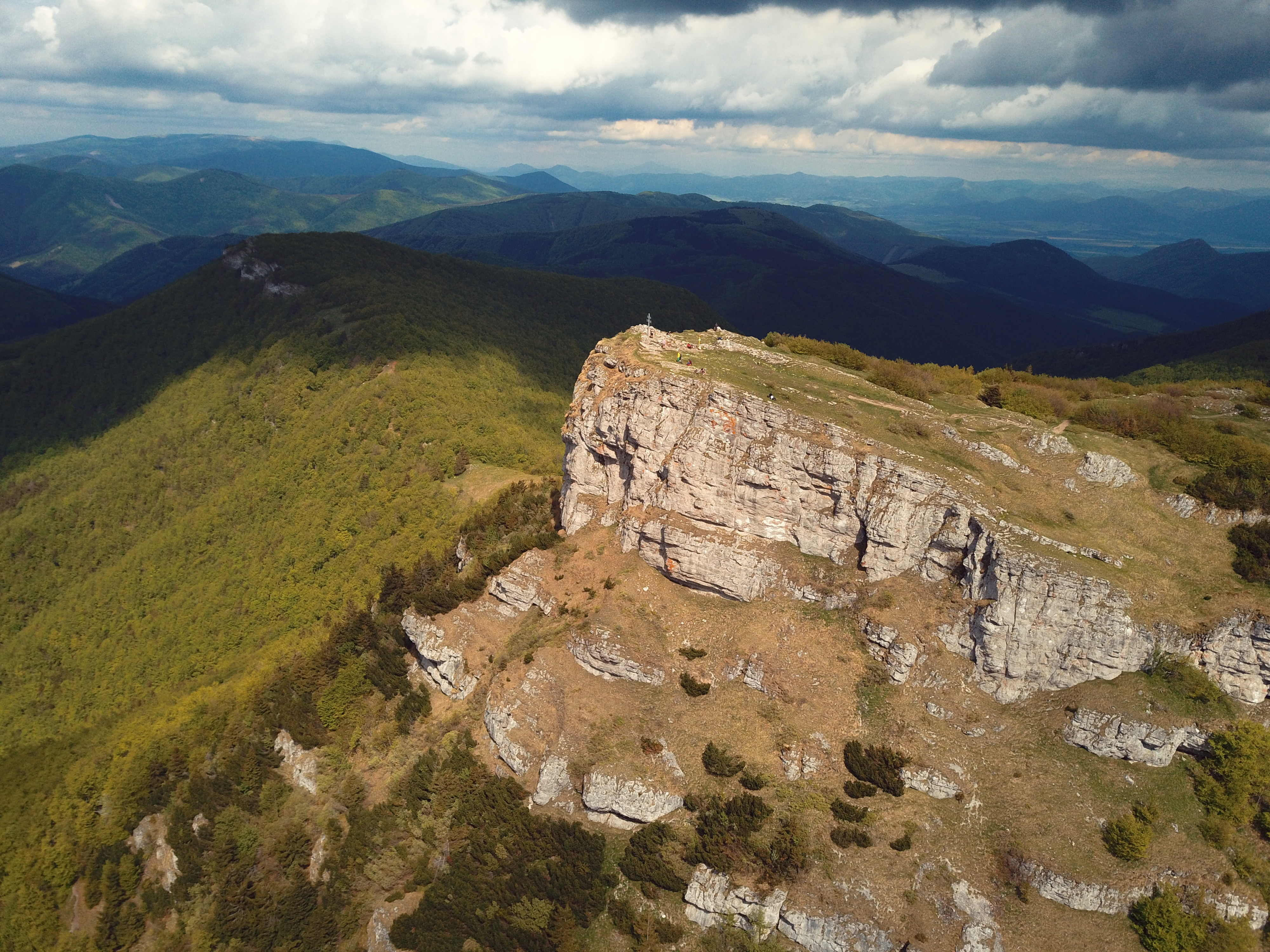 Funkčné vodozádržné opatrenia môžu pomôcť poškodenej krajine. Pre ich realizáciu je ale nutná súčinnosť všetkých zainteresovaných strán